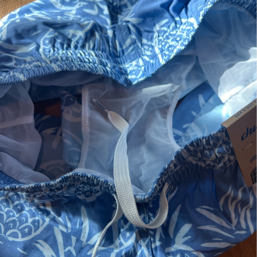 Chubbies Blue and White Pineapple Shorties Classic Swim Trunk 4” - Picture 3 of 6